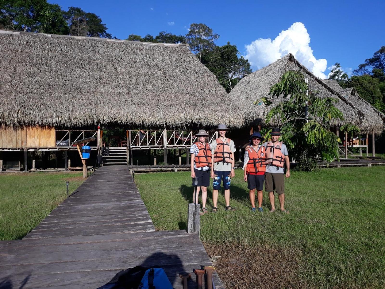Aguas Negras River Lodge Puerto Montufar Ngoại thất bức ảnh